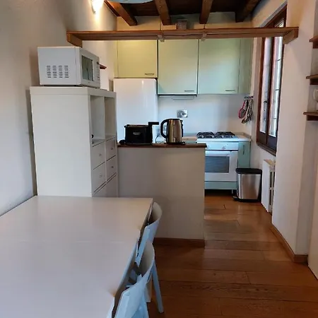 Homestay Naviglio House *